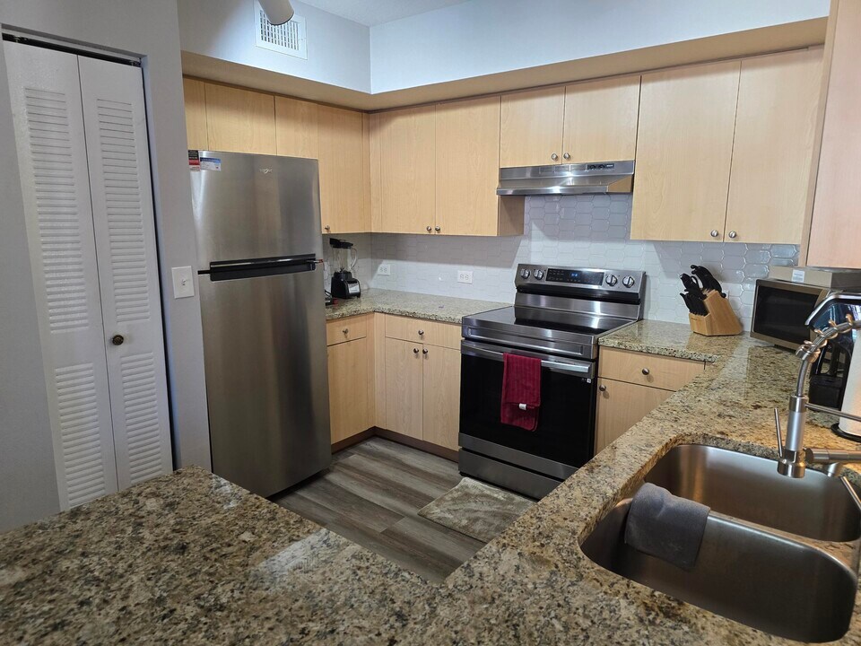 701 Villa Cir in Boynton Beach, FL - Building Photo