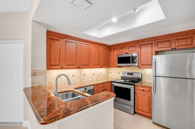2802 Sarento Pl in Palm Beach Gardens, FL - Building Photo - Building Photo