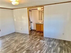 360 Co Rd 462 in Elgin, TX - Building Photo - Building Photo