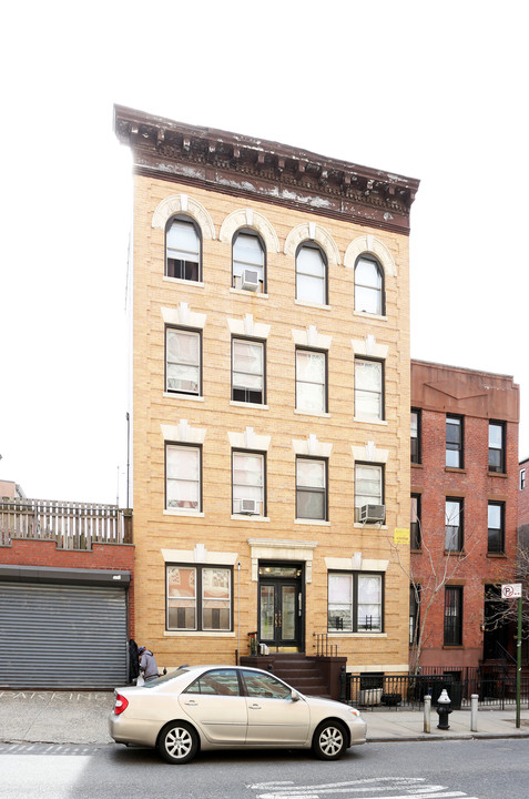 637 Henry St in Brooklyn, NY - Building Photo