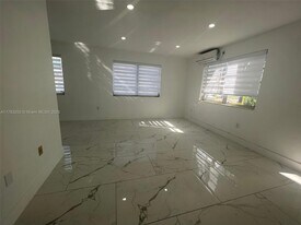 6890 Abbott Ave in Miami Beach, FL - Building Photo