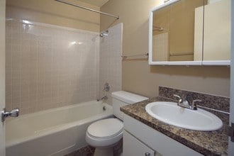 Hilldale Garden Apartments in Portland, OR - Building Photo - Interior Photo