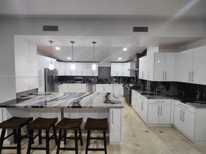 9811 SW 96th St, Unit 1105 in Miami, FL - Foto de edificio - Building Photo