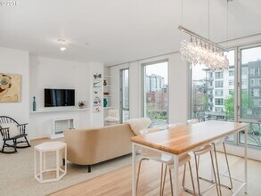 937 NW Glisan St in Portland, OR - Building Photo - Building Photo