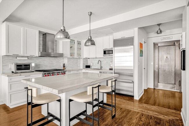 470 W 24 St in New York, NY - Building Photo - Building Photo