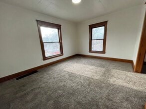 239 Ann St NE in Grand Rapids, MI - Foto de edificio - Building Photo