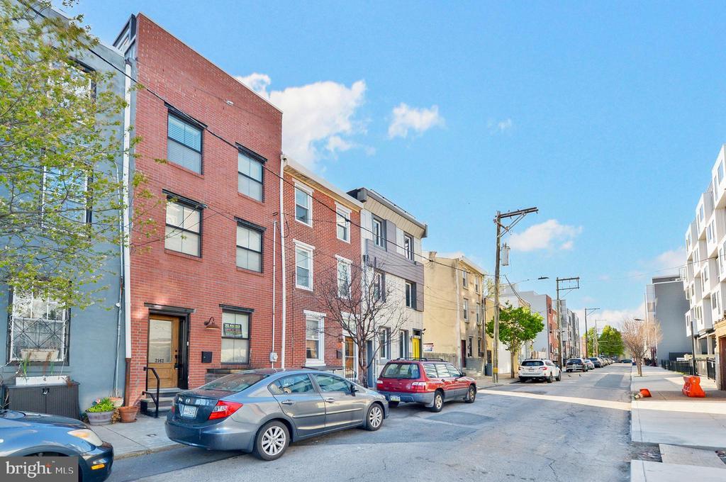 2142 E Arizona St in Philadelphia, PA - Foto de edificio