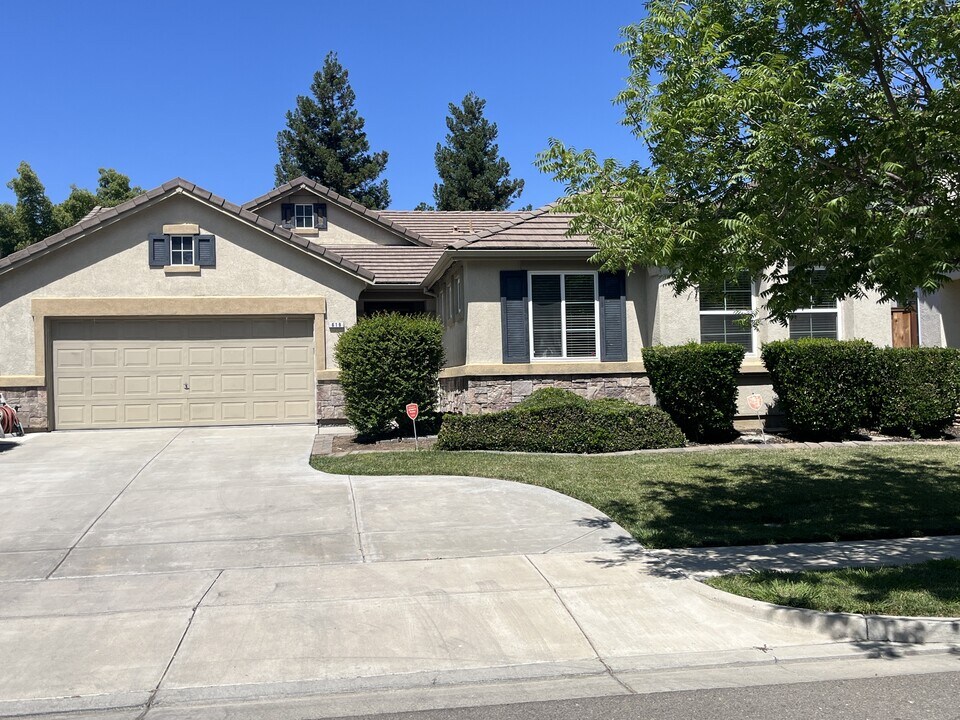 619 Snow Creek Ln in Patterson, CA - Building Photo
