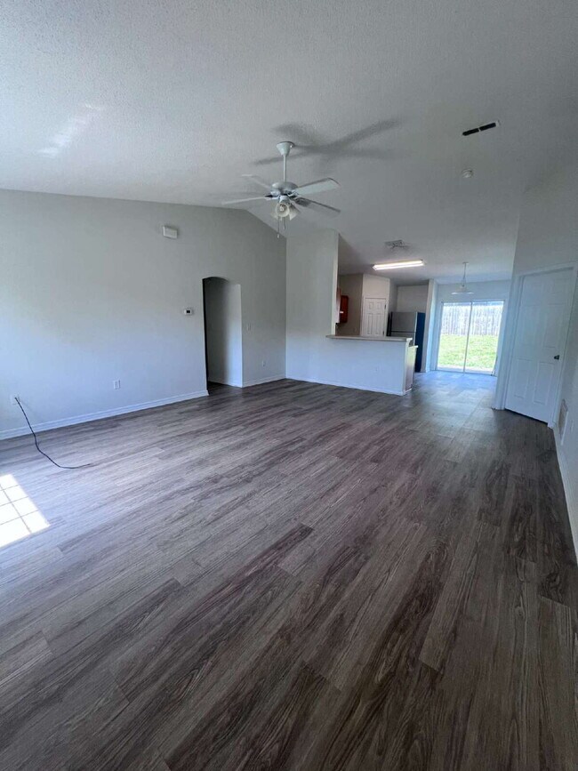 147 Cabana Way in Crestview, FL - Building Photo - Building Photo