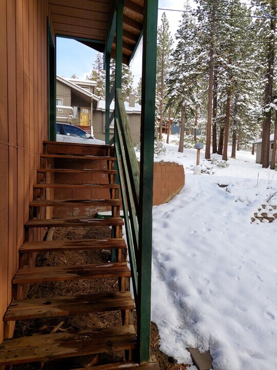 2468 Lupine Trail in South Lake Tahoe, CA - Building Photo