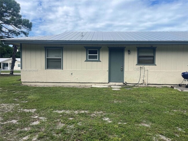 819 King Orange Dr in Fort Pierce, FL - Foto de edificio - Building Photo