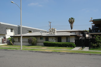 311 E Leatrice Ln in Anaheim, CA - Building Photo - Building Photo