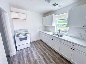 2555 Pierce St in Beaumont, TX - Building Photo - Building Photo