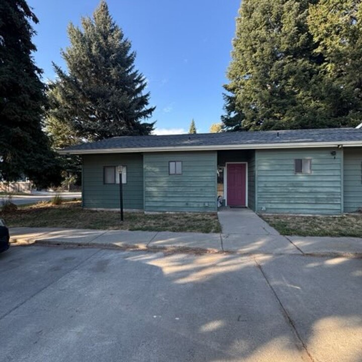 7573 W Pine St-Unit -2 in Rathdrum, ID - Building Photo