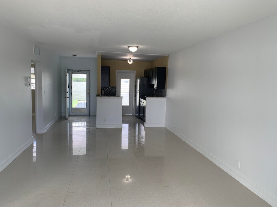 1114 Lake Ter, Unit 211 in Boynton Beach, FL - Building Photo