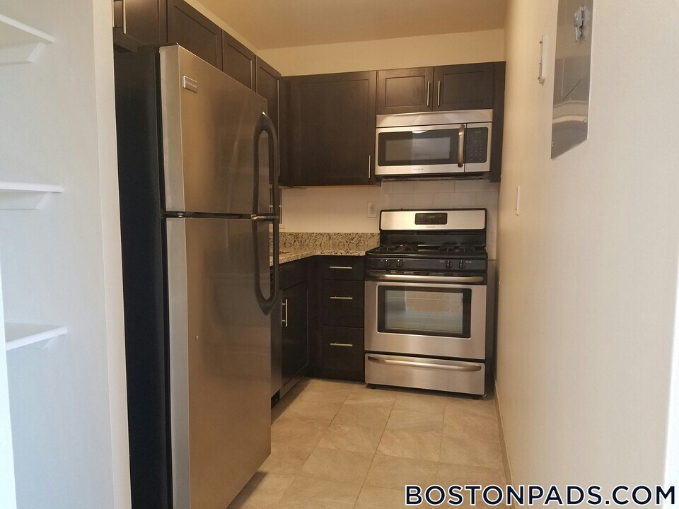 185 Freeman St in Brookline, MA - Building Photo