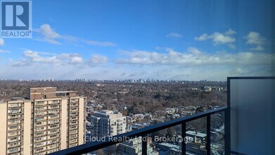 120 Broadway Ave in Toronto, ON - Building Photo - Building Photo