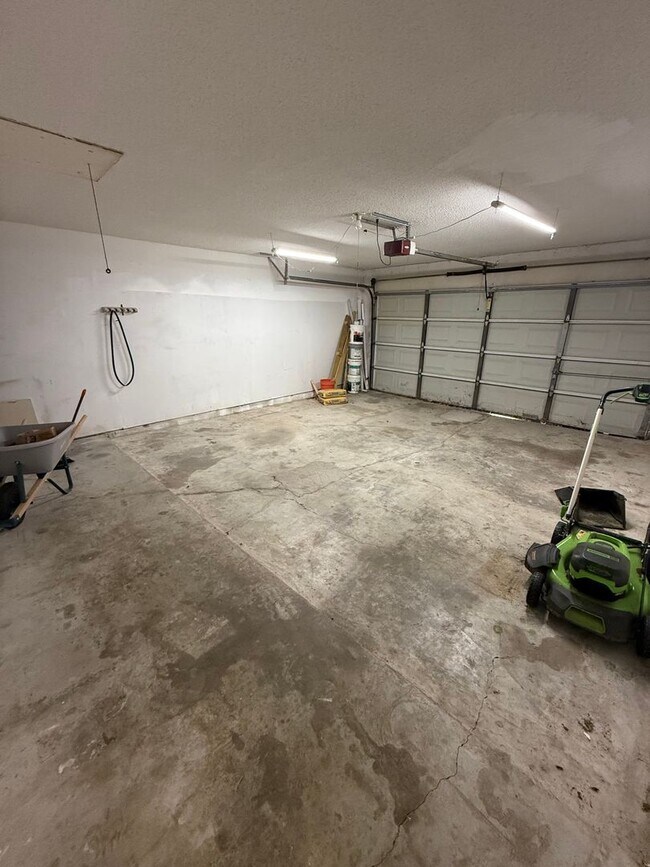 100 Bugle Ct in Fort Worth, TX - Foto de edificio - Building Photo