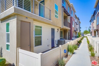 20619 Oakglen Ln in Los Angeles, CA - Building Photo - Building Photo