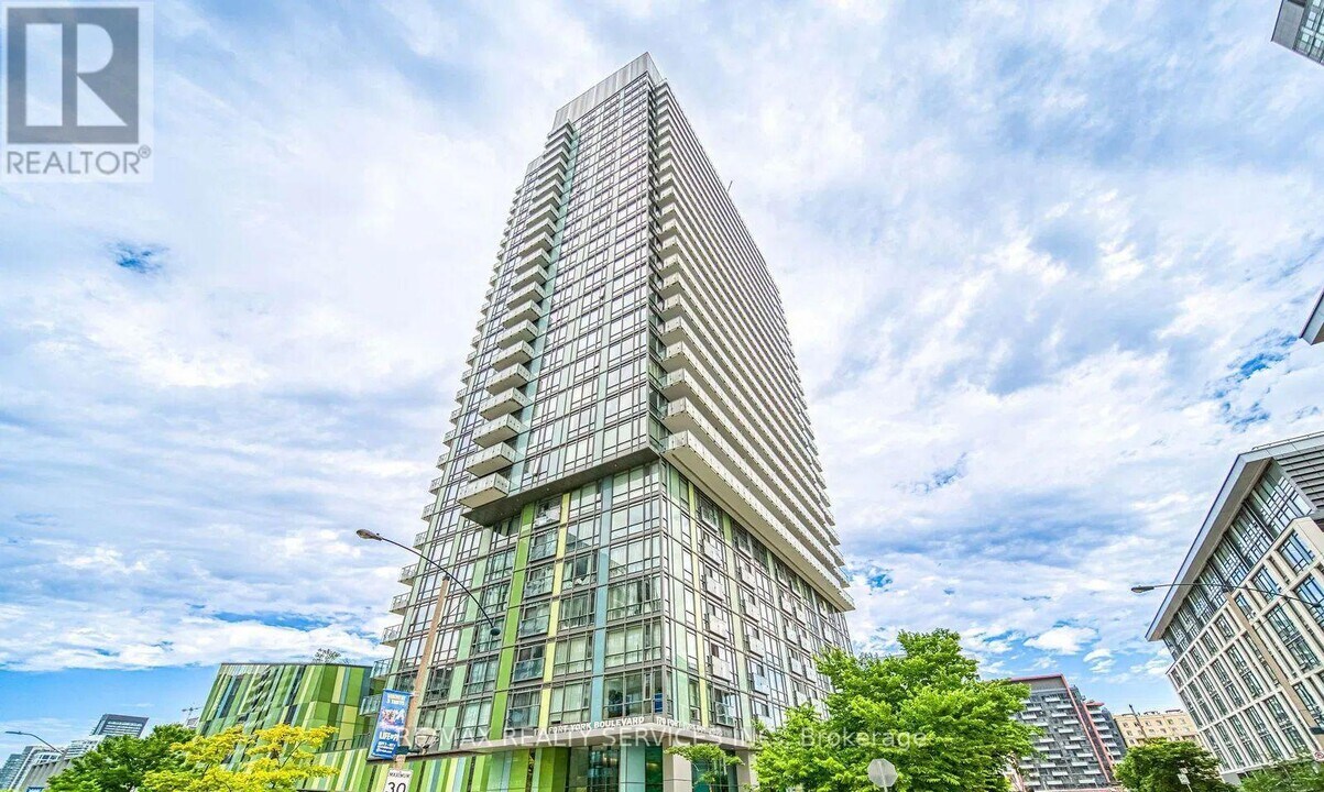 170-170 Fort York Blvd in Toronto, ON - Building Photo