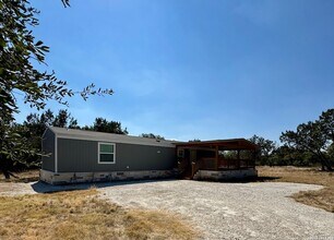 960 Forest View Dr in Blanco, TX - Building Photo - Building Photo