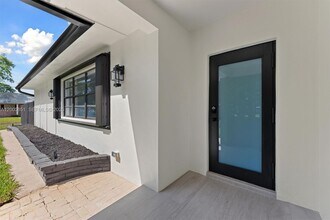 401 SW 63rd Terrace in Plantation, FL - Building Photo - Building Photo