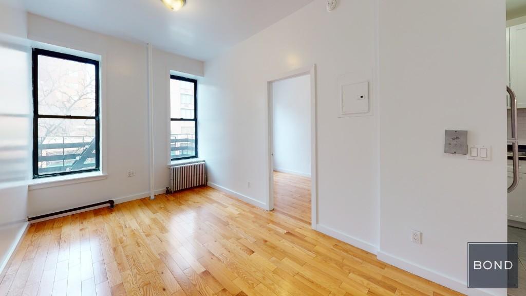 1502 1st Ave in Manhattan, NY - Building Photo