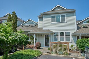 973 B St in Ashland, OR - Building Photo