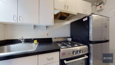 1427 York Ave in New York, NY - Building Photo - Building Photo