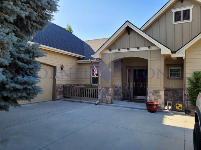 property at 605 W Cedar Pointe Way