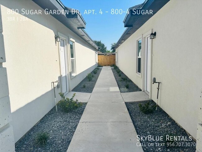 800 Sugar Gdn Dr in Pharr, TX - Building Photo - Building Photo