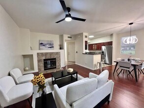 1604 Queen Victoria St, Unit 104 in Las Vegas, NV - Building Photo - Building Photo