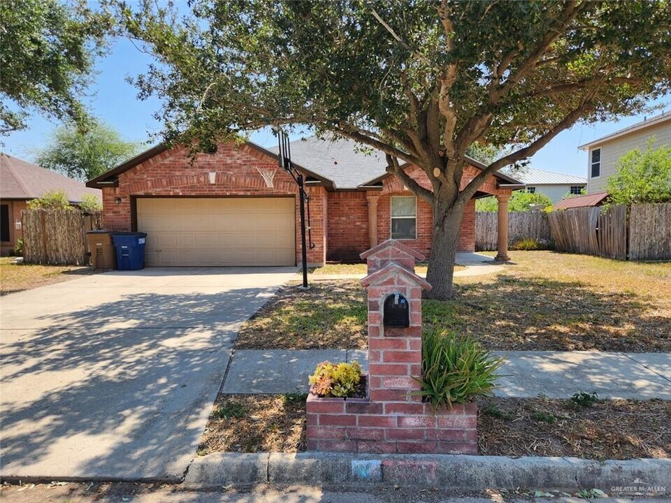 1908 Linsay Blvd in Edinburg, TX - Building Photo