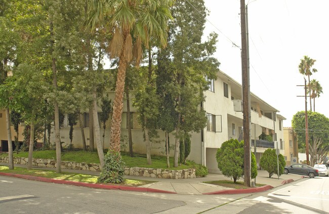 1120 N Curson Ave in Los Angeles, CA - Building Photo - Building Photo