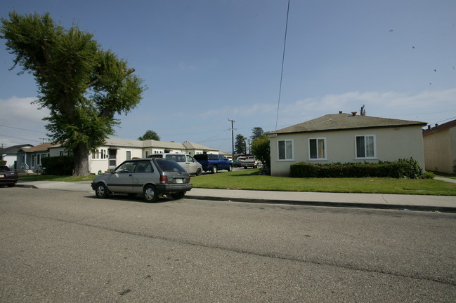 144-148 W B St in Port Hueneme, CA - Foto de edificio - Building Photo