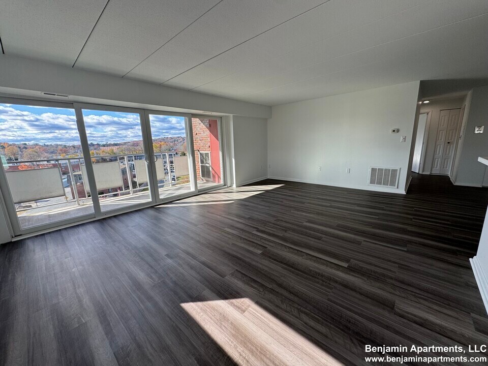 51 Hill Rd, Unit 603 in Belmont, MA - Building Photo