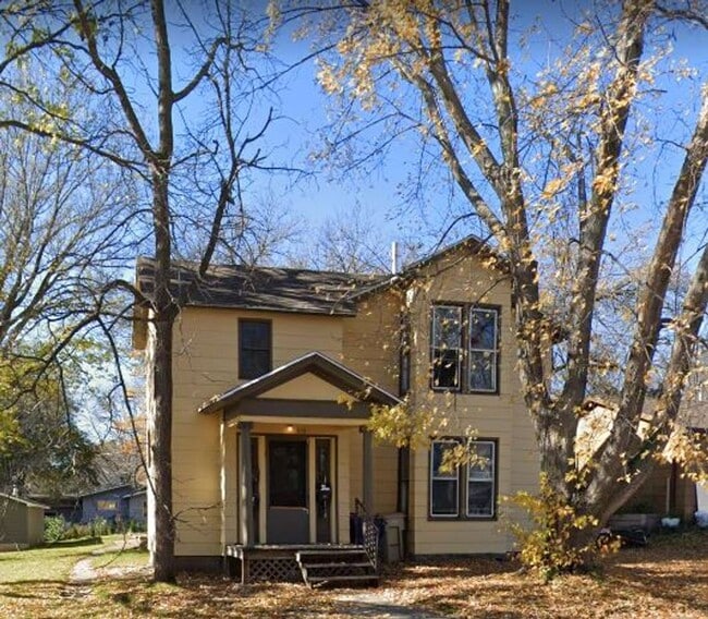 property at 319 N Park St