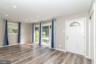 400 E Main St in Evesham, NJ - Building Photo