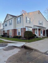 24674 Lake Meadow Dr in Harrison Township, MI - Building Photo