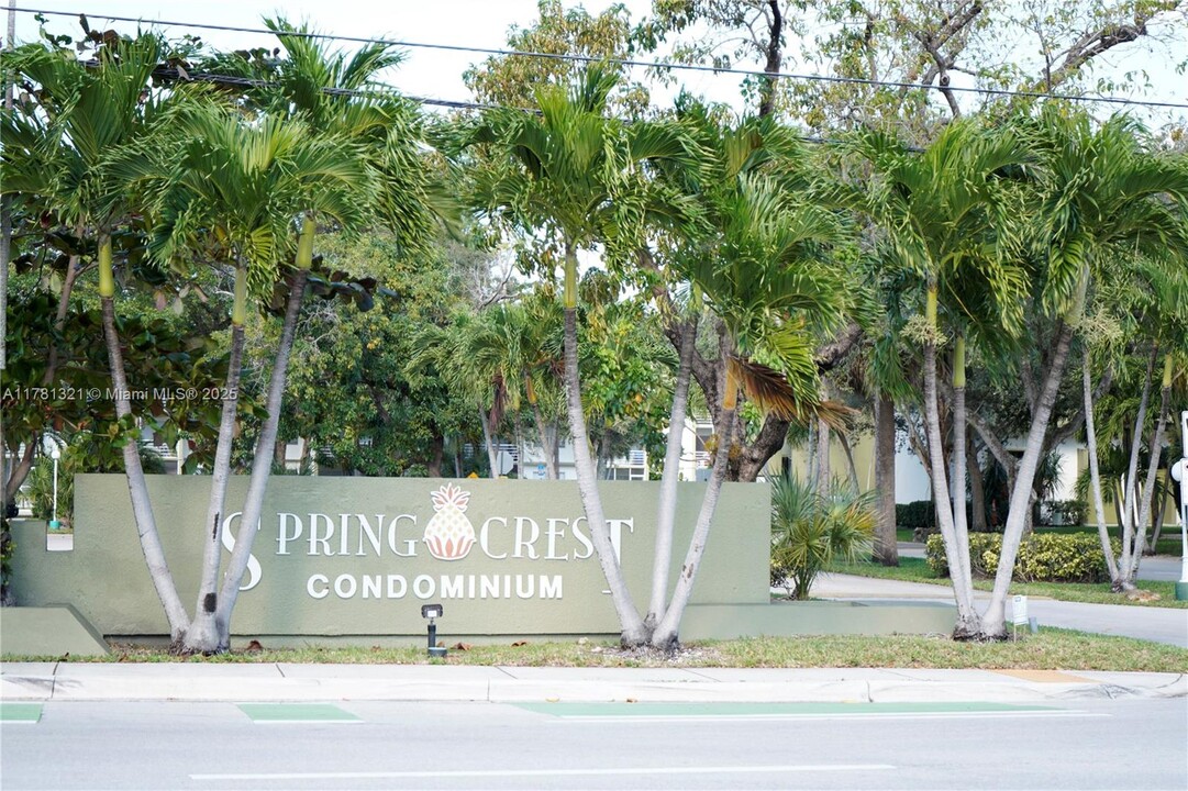 4215 N University Dr in Sunrise, FL - Building Photo