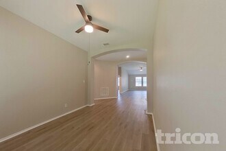 522 Golden Bell Dr in Glenn Heights, TX - Building Photo - Building Photo