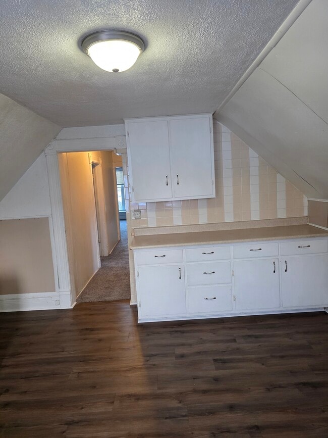 603 S Memorial Dr, Unit Upper in Appleton, WI - Building Photo - Building Photo