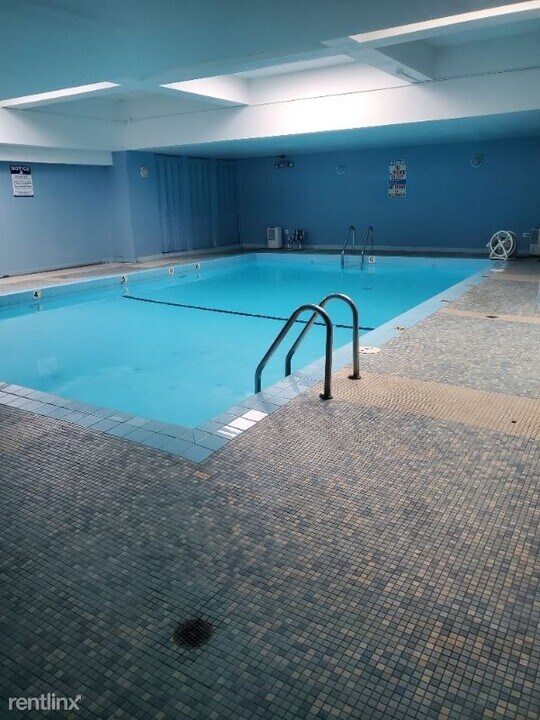 3710 N Pine Grove Ave, Unit 310 in Chicago, IL - Foto de edificio