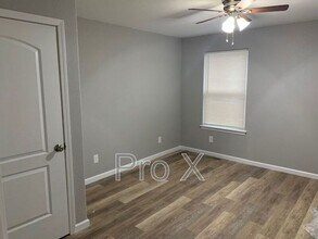 905 W 3rd St in Pittsburg, KS - Foto de edificio - Building Photo