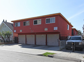 2277 Locust Ave in Long Beach, CA - Building Photo - Building Photo