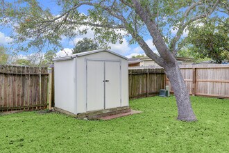 2710 Virginia Colony Dr in Webster, TX - Building Photo - Building Photo