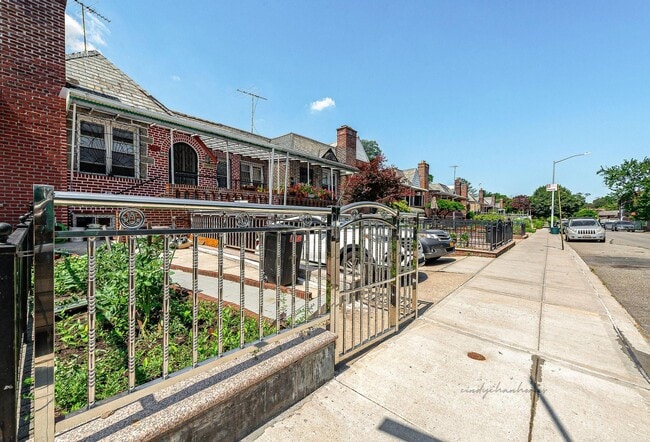 78-20 Kneeland Ave in Queens, NY - Building Photo - Building Photo