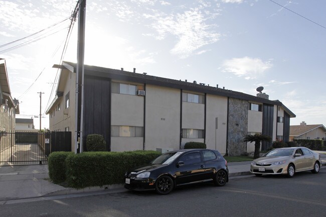 520 La Cadena Way in La Habra, CA - Foto de edificio - Building Photo