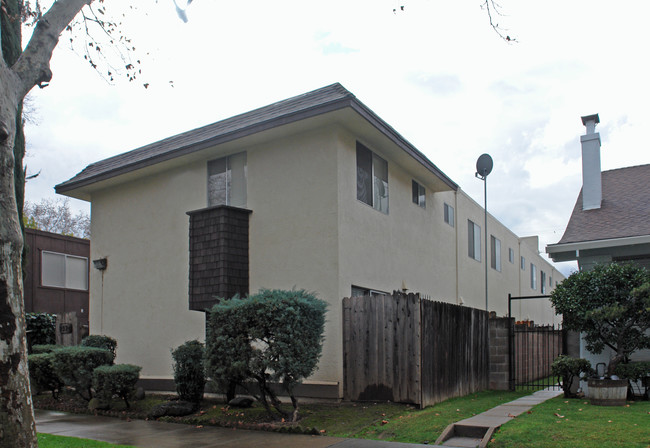 2324 V St in Sacramento, CA - Building Photo - Building Photo