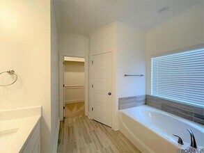 9905 Stone Water Dr in Baton Rouge, LA - Foto de edificio - Building Photo